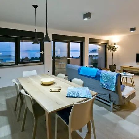 Lone 4* Luxury Penthouse In Center Apartment