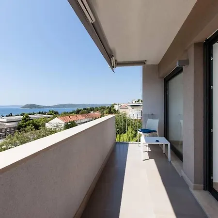 Lone 4* Luxury Penthouse In Center Apartment