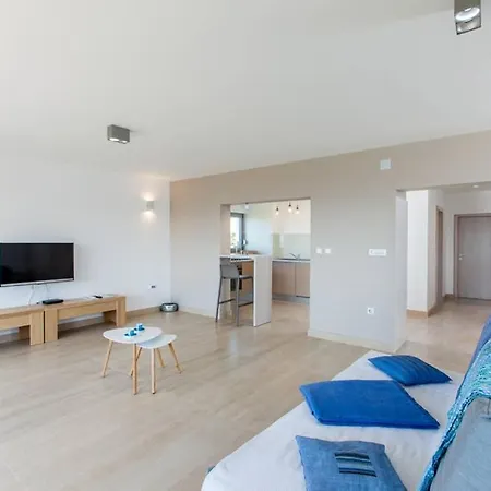 Lone 4* Luxury Penthouse In Center Apartment Split