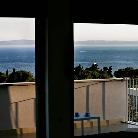 Lone 4* Luxury Penthouse In Center Split