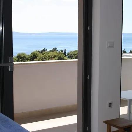 Lone 4* Luxury Penthouse In Center Split