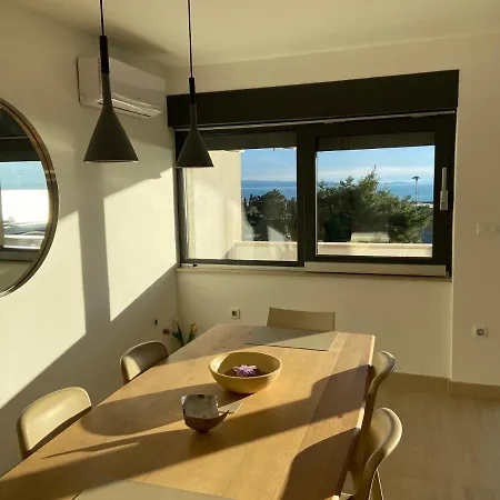 Lone 4* Luxury Penthouse In Center * Split
